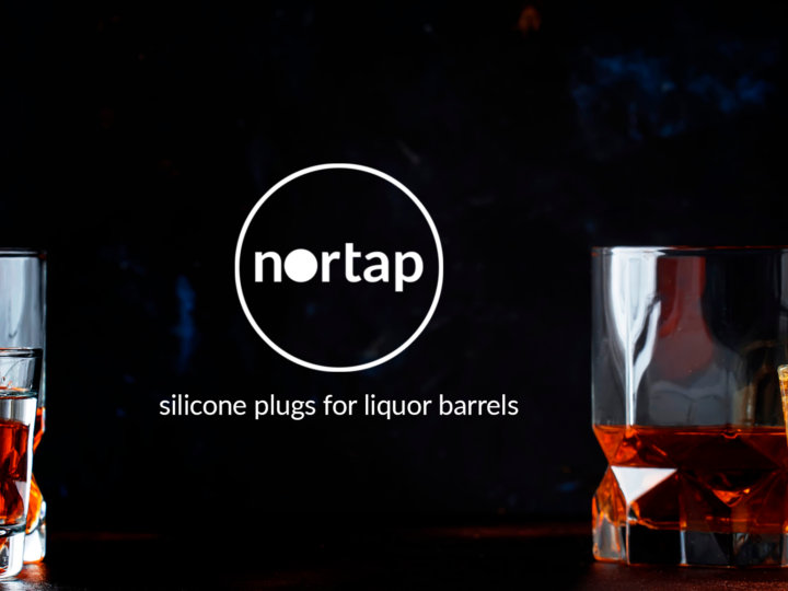 Silicone plugs for liquor barrels